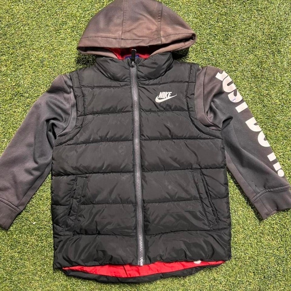 Nike Puffer Hoodie (Youth‎ 6/7)